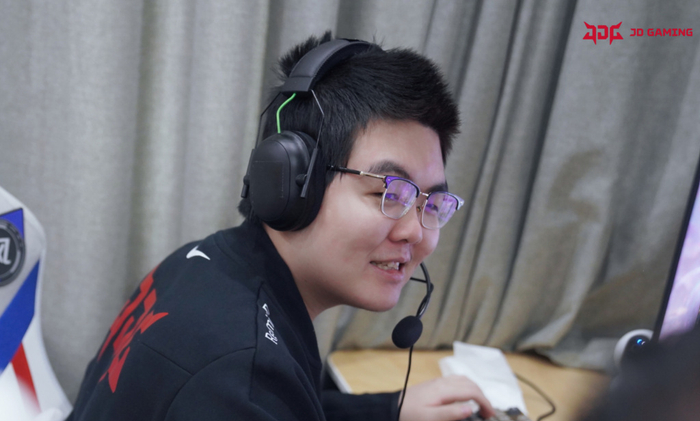 关于MAD翻盘EDG，Caps极限生还后反打强强对话淘汰赛，成为赛场最大亮点的信息