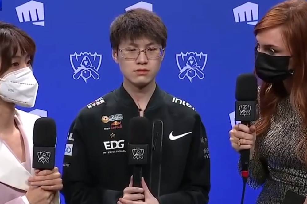 RNG鏖战100T，Deft单局斩获MVP鏖战多局四强赛，锁定晋级资格