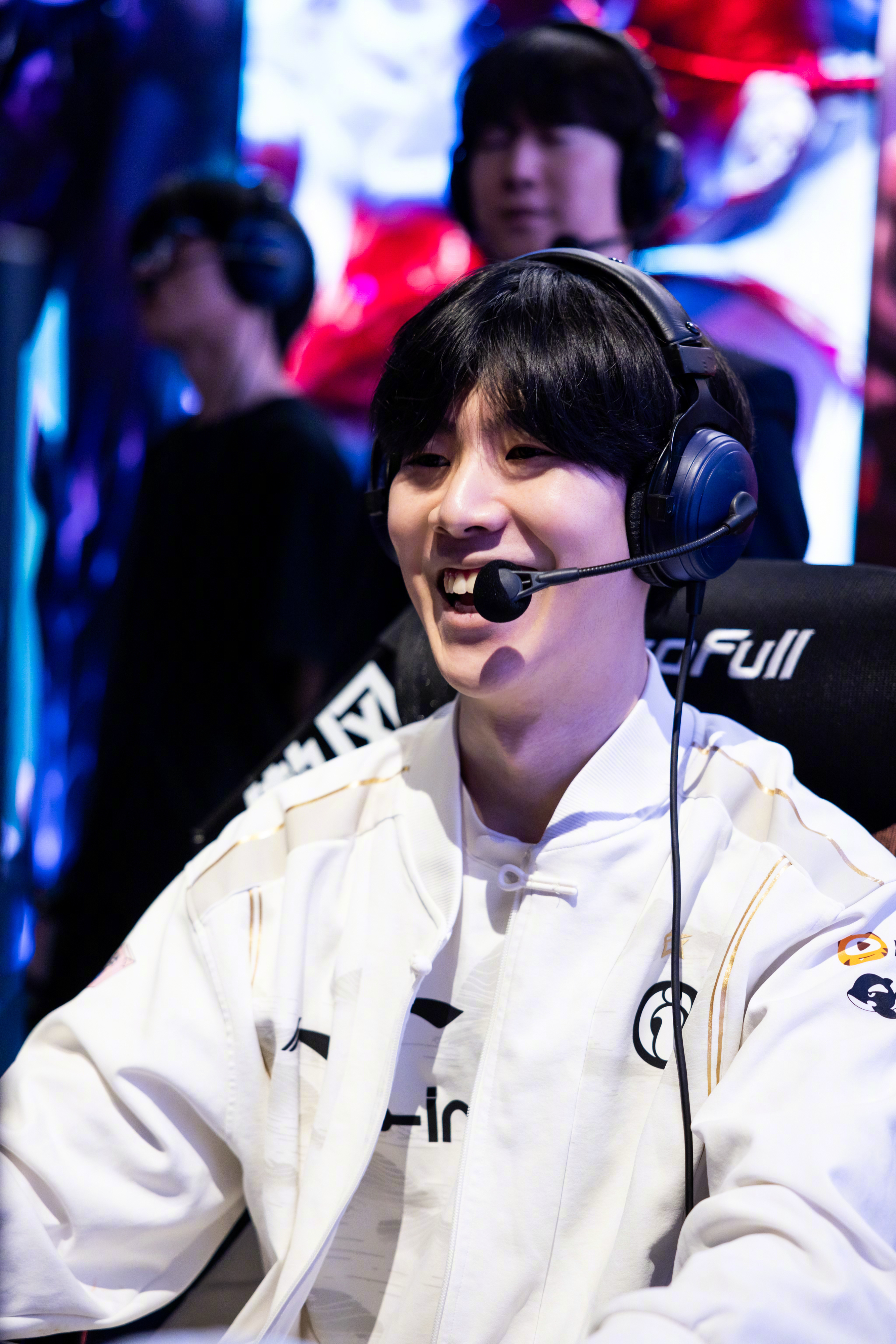 包含球星爆发！LPL赛场再现神级操作的词条