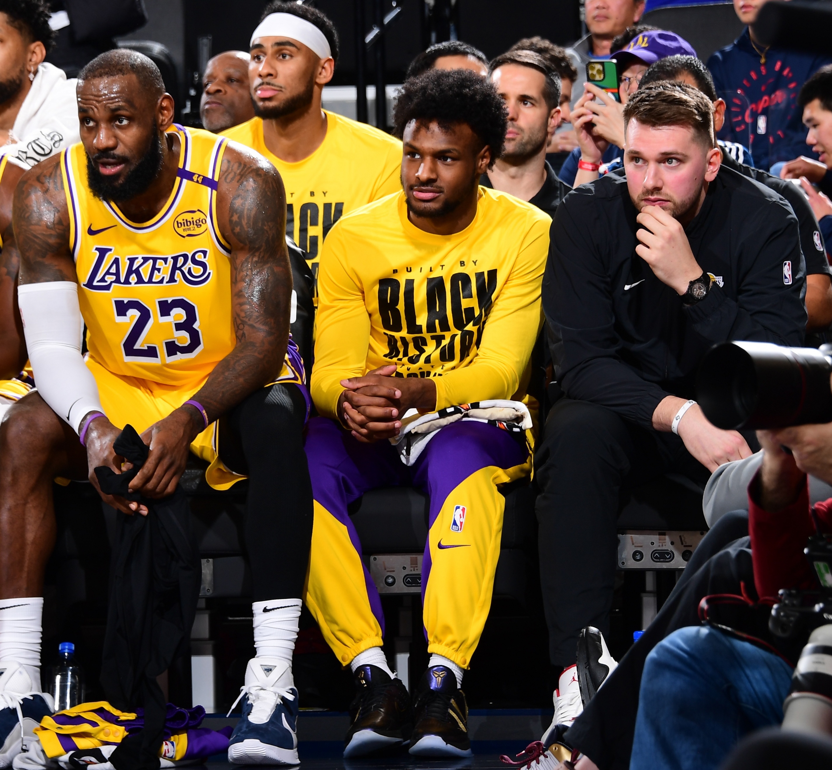 快船碾压江苏队，詹姆斯扛起全队