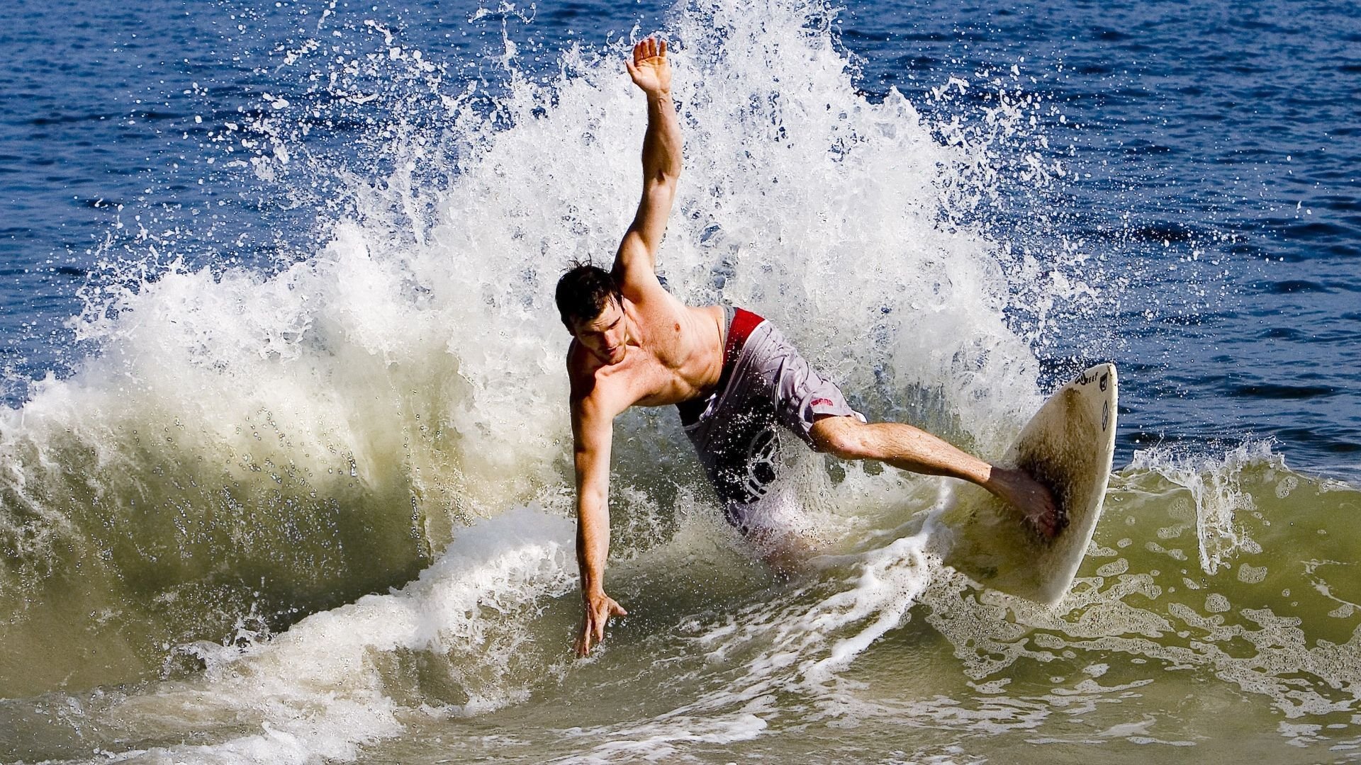 战术囚笼与王者接管，摩纳哥的精密算度下，蒂亚戈如何将F1年度争冠悬念彻底格式化