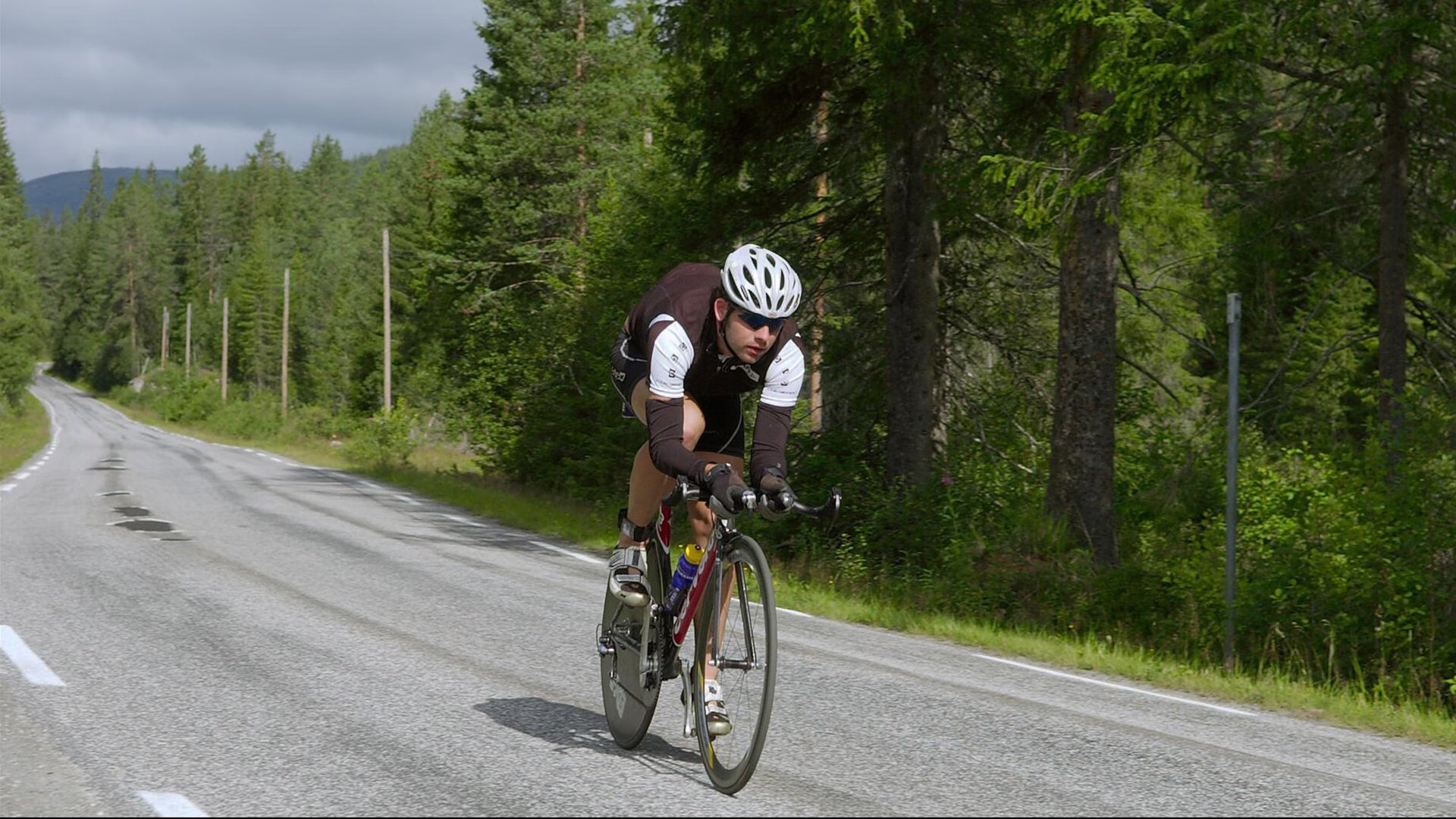 姆巴佩变身防守铁闸?美国队爆冷胜皇马背后的战术奇迹